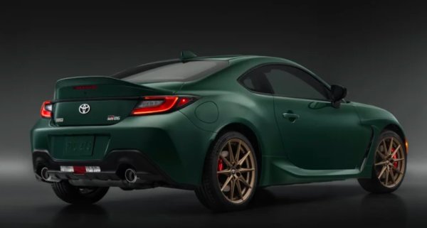 GR86 е сравнително евтин (започва от само $28 400), предлага се с шестстепенна ръчна скоростна кутия и изключително със задвижване на задните колела. Достъпните спортни автомобили са рядкост в наши дни – особено с две врати и задвижване на задните колела. Civic Type R, Hyundai Elantra N и Volkswagen GTI са забавни за шофиране, но всички са с предно предаване и имат четири врати.

GR86 предлага рядка комбинация от функции. Плюс изданието Hakone, което вероятно ще привлече интереса на бъдещите колекционери.